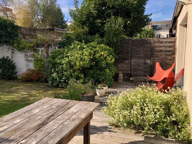 MELLINET, maison ancienne avec jardin …