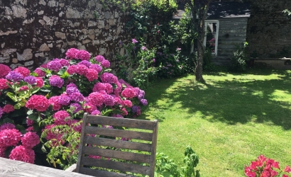 MELLINET, maison ancienne avec jardin …