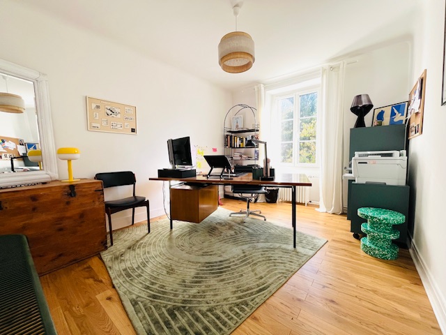 Maison  rénovée, avec jardin clos de 200m²