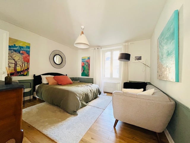 Maison  rénovée, avec jardin clos de 200m²