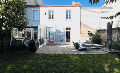Maison  rénovée, avec jardin clos de 200m²