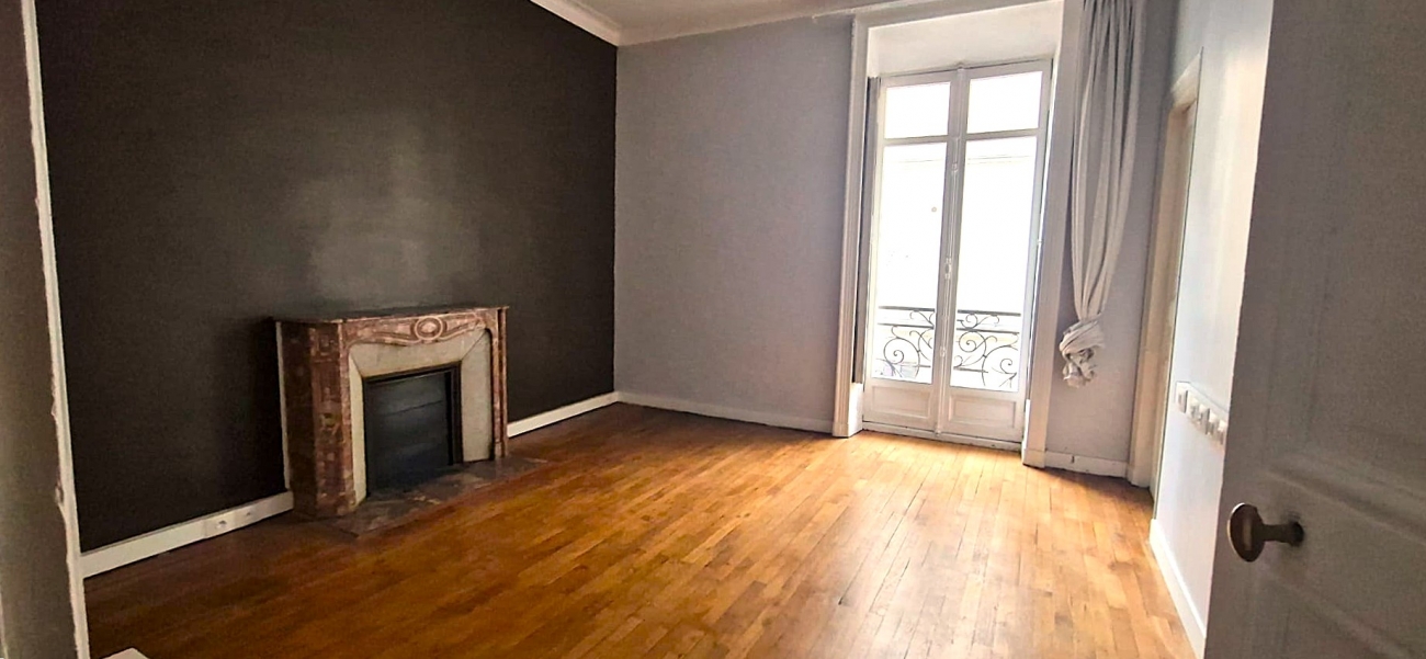 Superbe appartement ancien à rénover – Quartier Préfecture