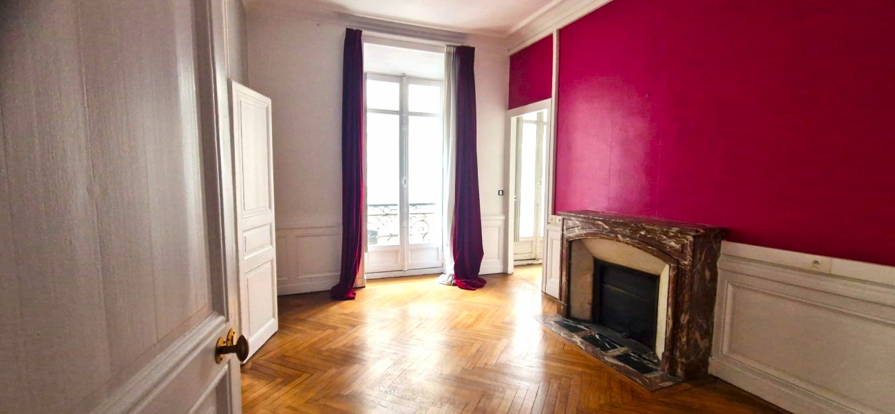 Superbe appartement ancien à rénover – Quartier Préfecture