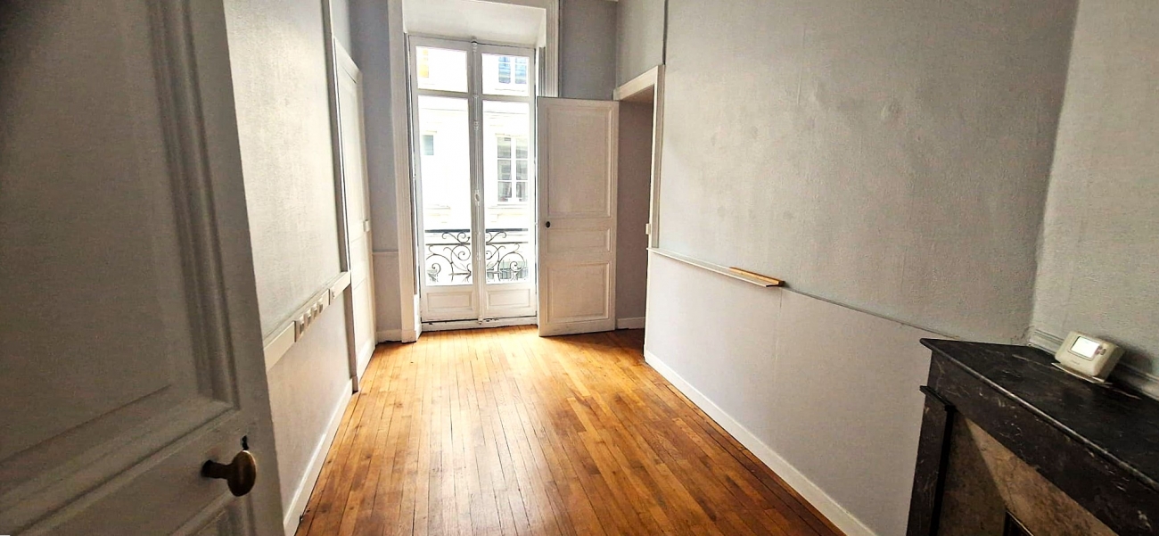 Superbe appartement ancien à rénover – Quartier Préfecture