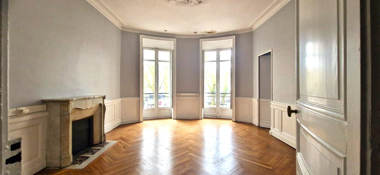 Superbe appartement ancien à rénover – Quartier Préfecture