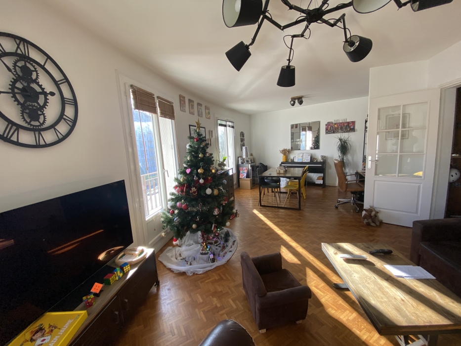 MELLINET, T4 avec balcon et parking ..
