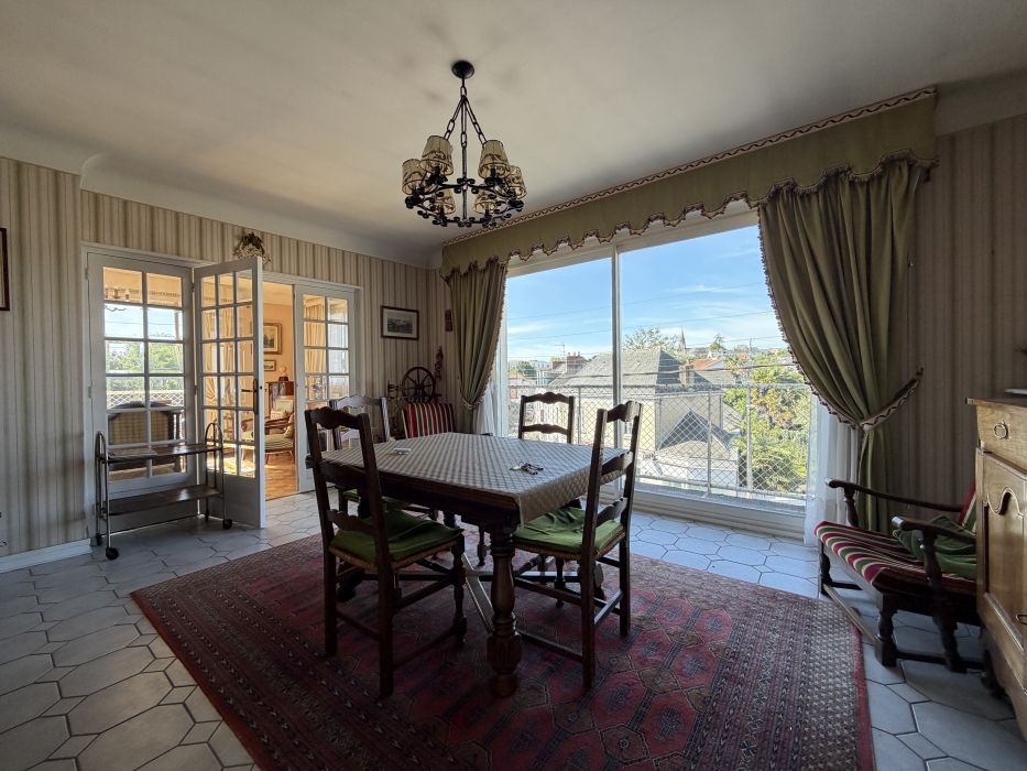 CANCLAUX, appartement T7 dernier étage