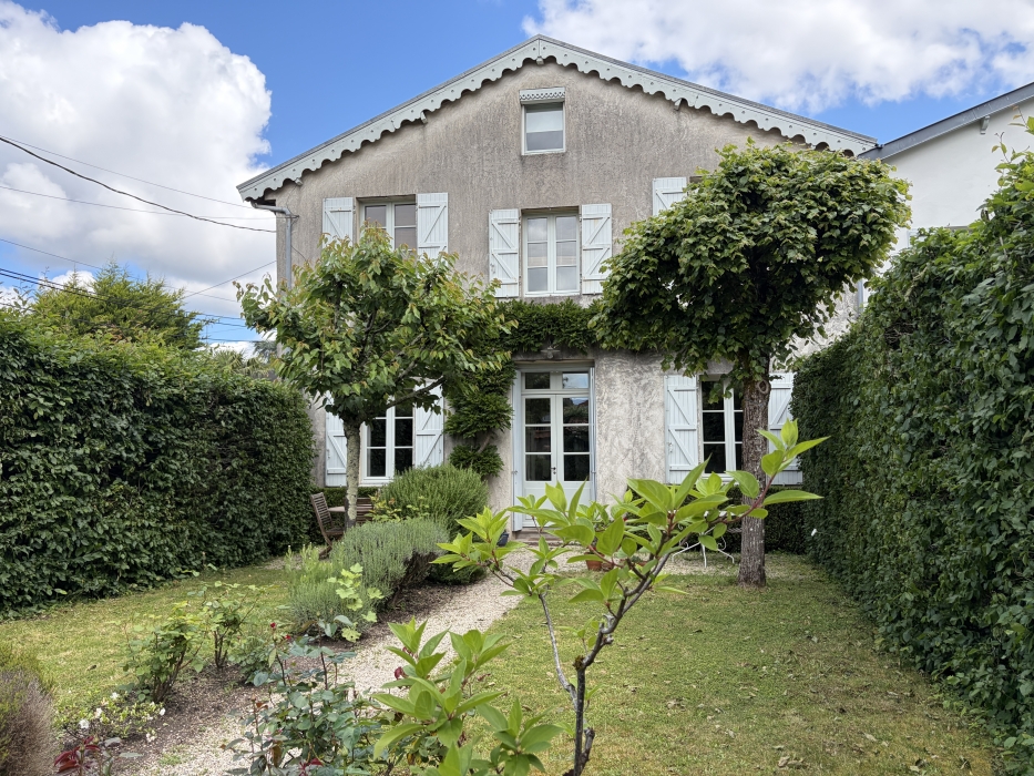 CANCLAUX, Maison ancienne et jardin sud ouest…